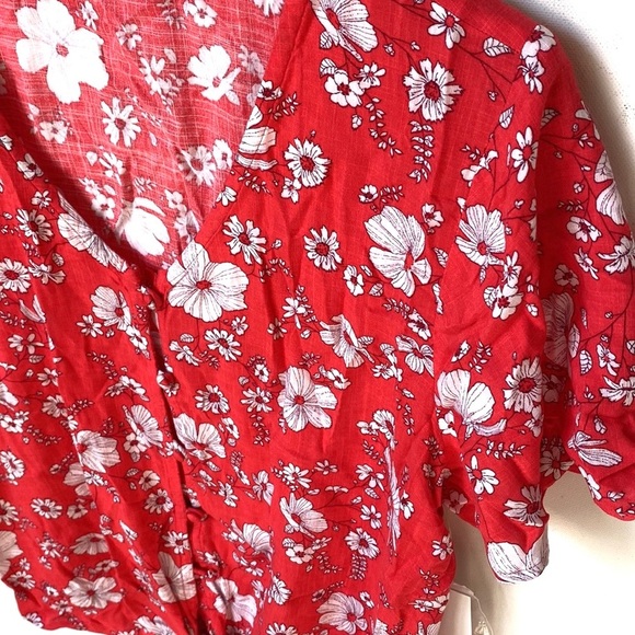 SO Red Floral button down front tie bohemian Top, Size M, NWT - Picture 8 of 8